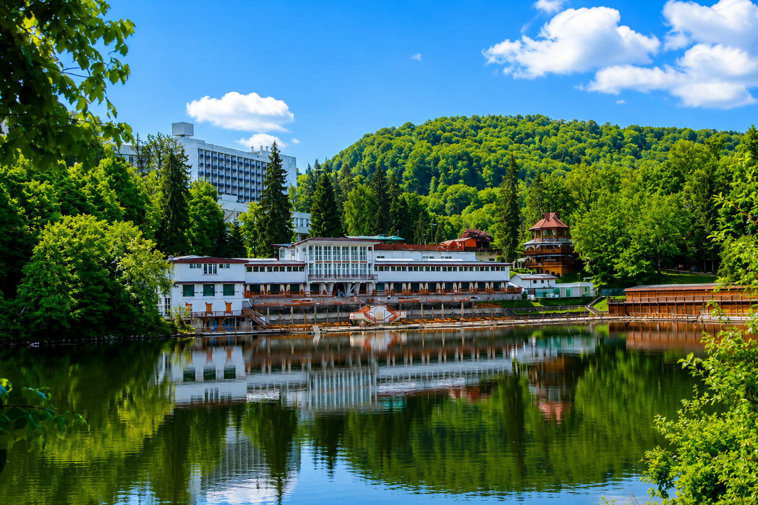 Lacul Ursu din Sovata, vedere panoramică